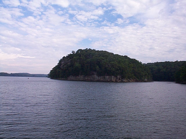 Cruising along the Tennessee River